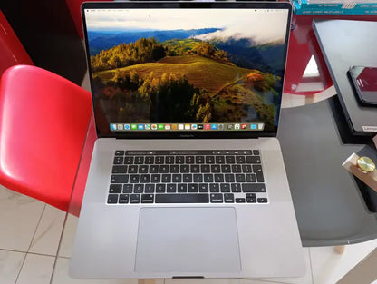 MacBook Pro 2019 15 inch - Core i7 - 16GB Ram - 512GB SSD image 1